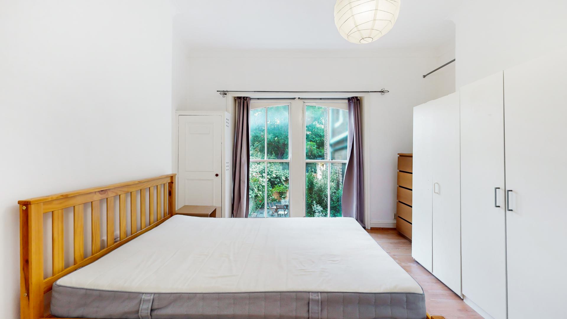 			1 Bedroom, 1 bath, 1 reception Flat			 Brondesbury Villas, QUEENS PARK